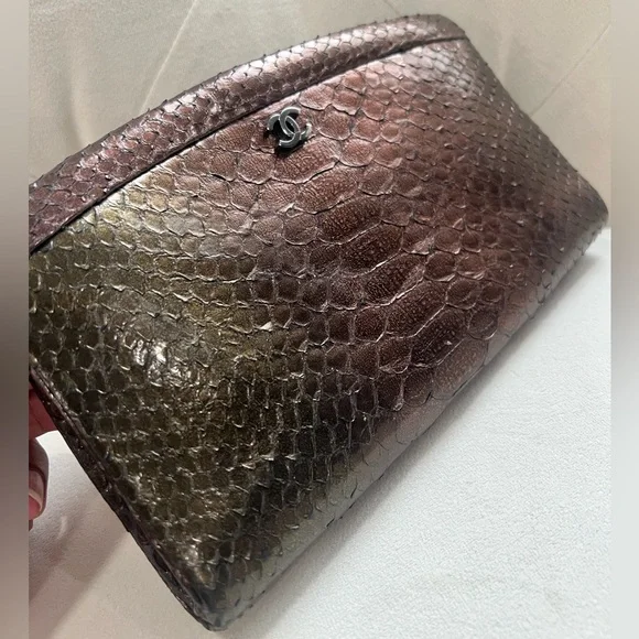 Chanel iridescent Metallic Snakeskin Cc Clutch - Picture 3 of 10